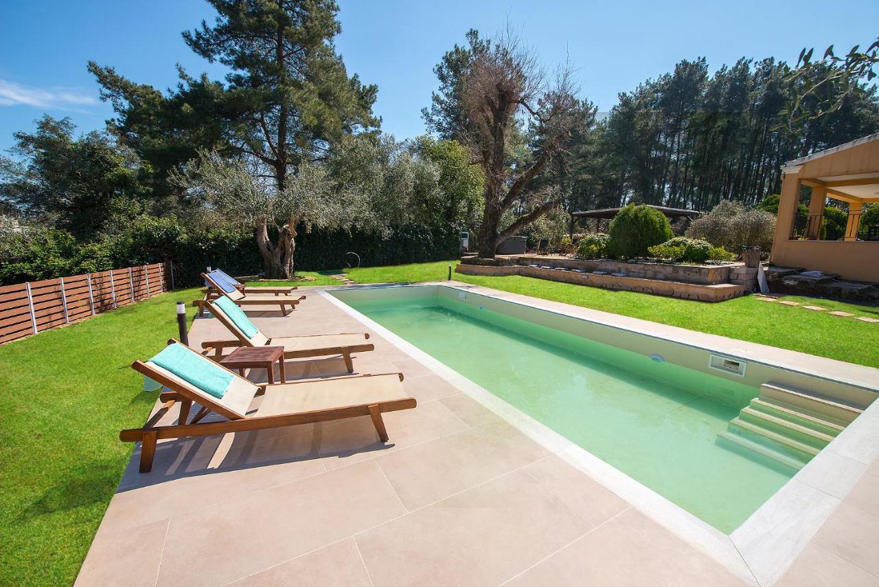 Spyrelia Villa With Private Pool & Outdoor Hot Tub Dassia  Luaran gambar